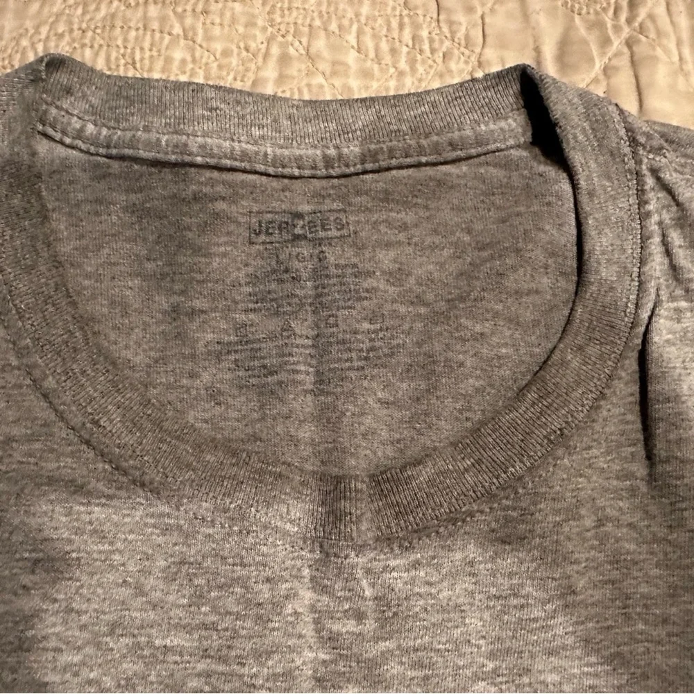 Gray Jerzee’s Men Sleeveless Top-Size- Large - Picture 4 of 8